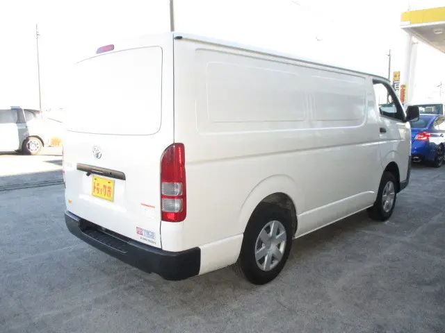 トヨタ ハイエースバン LDF-KDH206V(4WD)の写真2