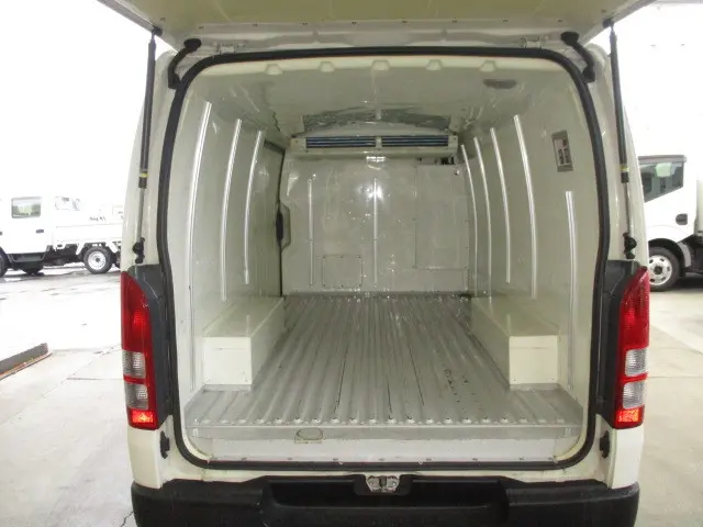 トヨタ ハイエースバン LDF-KDH206V(4WD)の写真3