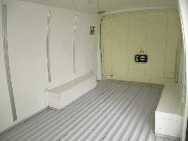 トヨタ ハイエースバン LDF-KDH206V(4WD)の写真5