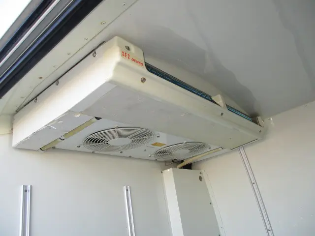 トヨタ ハイエースバン LDF-KDH206V(4WD)の写真6