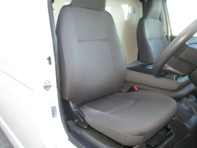 トヨタ ハイエースバン LDF-KDH206V(4WD)の写真11