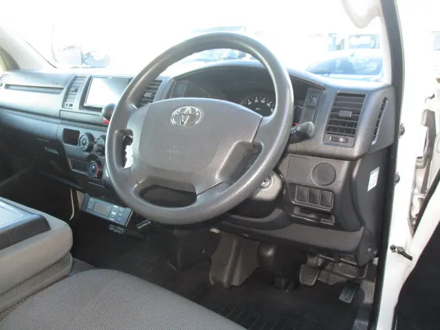 トヨタ ハイエースバン LDF-KDH206V(4WD)の写真13