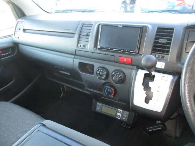 トヨタ ハイエースバン LDF-KDH206V(4WD)の写真14