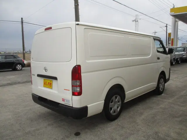 トヨタ ハイエースバン LDF-KDH206V(4WD)の写真2