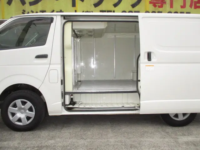 トヨタ ハイエースバン LDF-KDH206V(4WD)の写真4