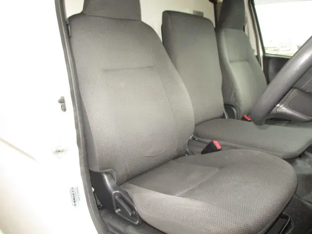 トヨタ ハイエースバン LDF-KDH206V(4WD)の写真11
