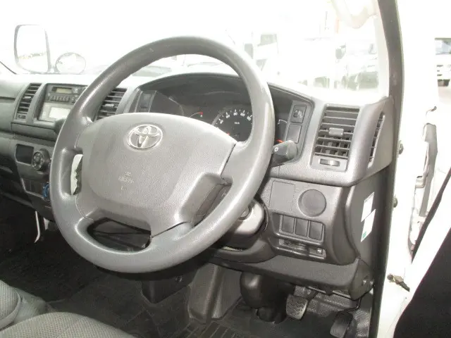 トヨタ ハイエースバン LDF-KDH206V(4WD)の写真13