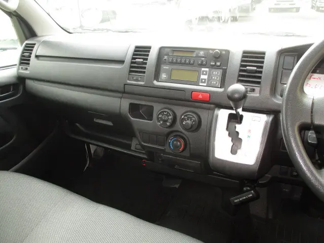 トヨタ ハイエースバン LDF-KDH206V(4WD)の写真14