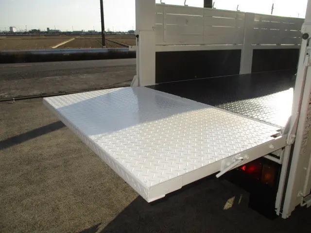 いすゞ エルフ TRG-NKR85A(2WD)の写真4