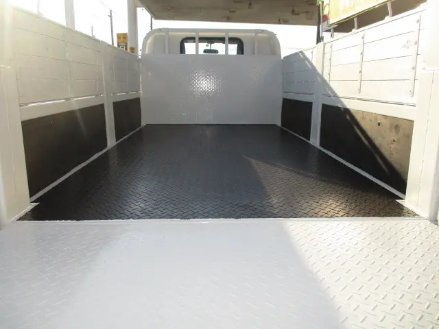 いすゞ エルフ TRG-NKR85A(2WD)の写真5