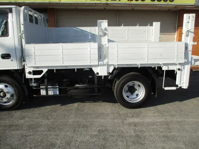 いすゞ エルフ TRG-NKR85A(2WD)の写真9