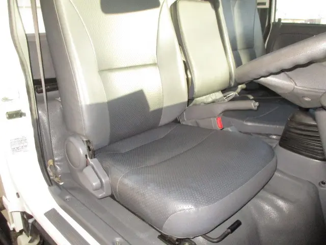 いすゞ エルフ TRG-NKR85A(2WD)の写真13