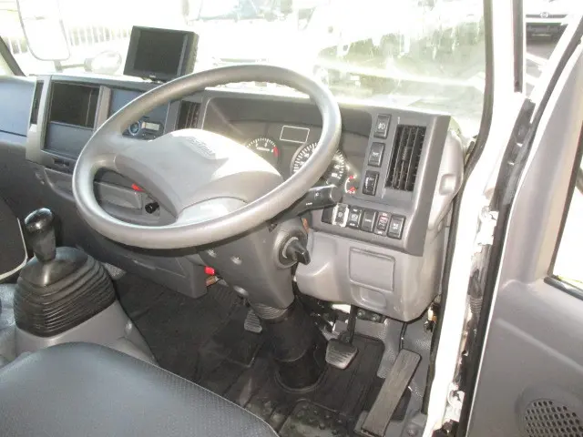 いすゞ エルフ TRG-NKR85A(2WD)の写真15