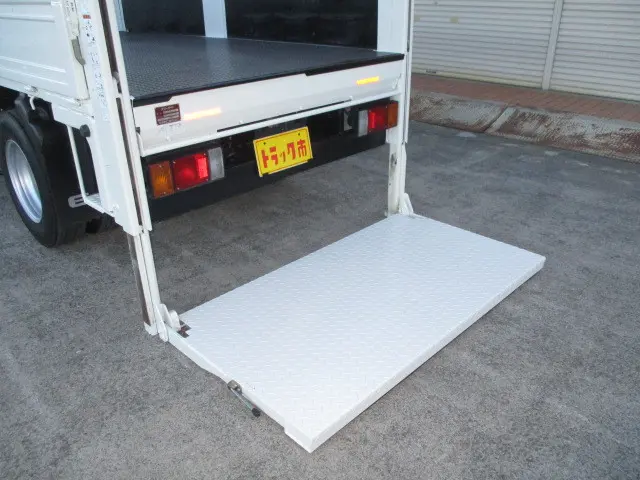 いすゞ エルフ TRG-NKR85A(2WD)の写真4