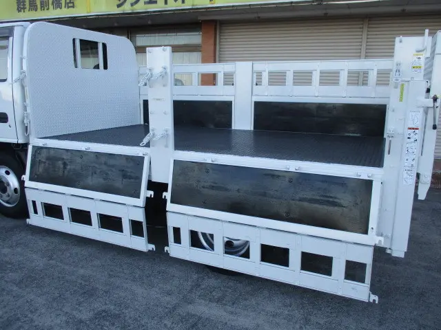 いすゞ エルフ TRG-NKR85A(2WD)の写真7