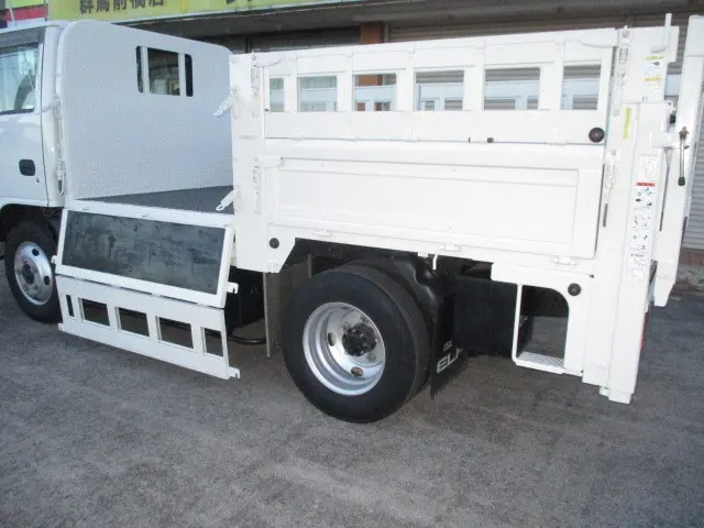 いすゞ エルフ TRG-NKR85A(2WD)の写真9