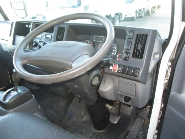いすゞ エルフ TRG-NKR85A(2WD)の写真16