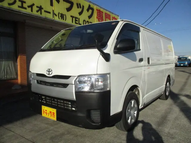 トヨタ ハイエースバン QDF-GDH206V(4WD)の写真1