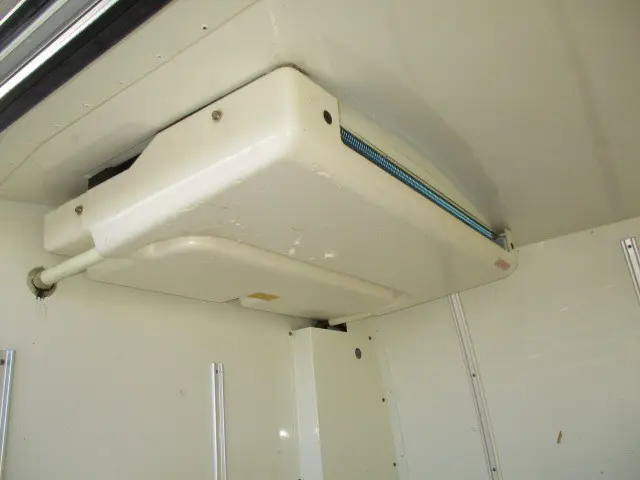 トヨタ ハイエースバン QDF-GDH206V(4WD)の写真6