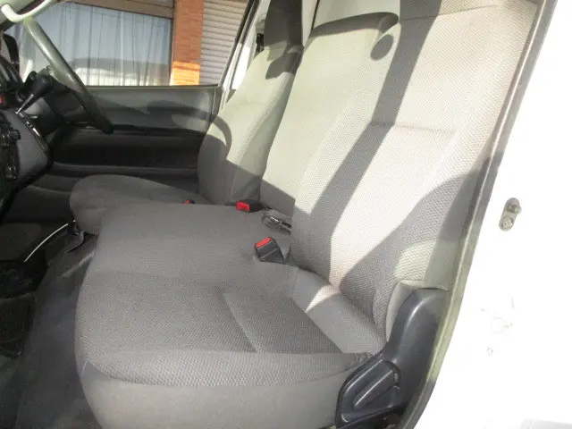 トヨタ ハイエースバン QDF-GDH206V(4WD)の写真13