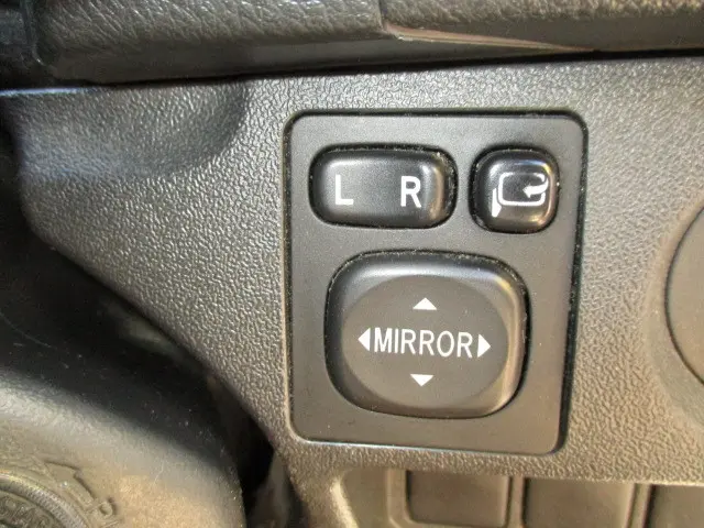 トヨタ ハイエースバン QDF-GDH206V(4WD)の写真17