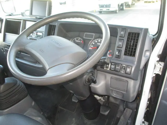 いすゞ エルフ TRG-NKR85A(2WD)の写真15