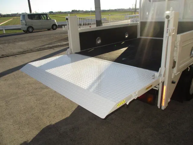 いすゞ エルフ TKG-NHR85A(2WD)の写真5