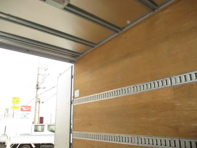 いすゞ エルフ TKG-NNR85AN(2WD)の写真6