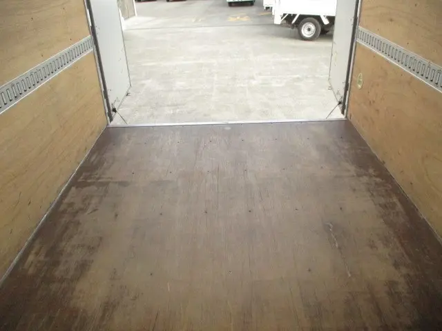 いすゞ エルフ TKG-NNR85AN(2WD)の写真8