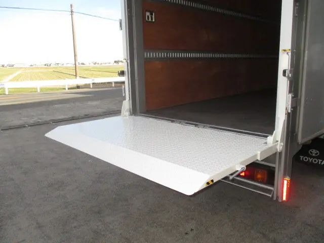 トヨタ ダイナ TKG-XZU695(4WD)の写真4