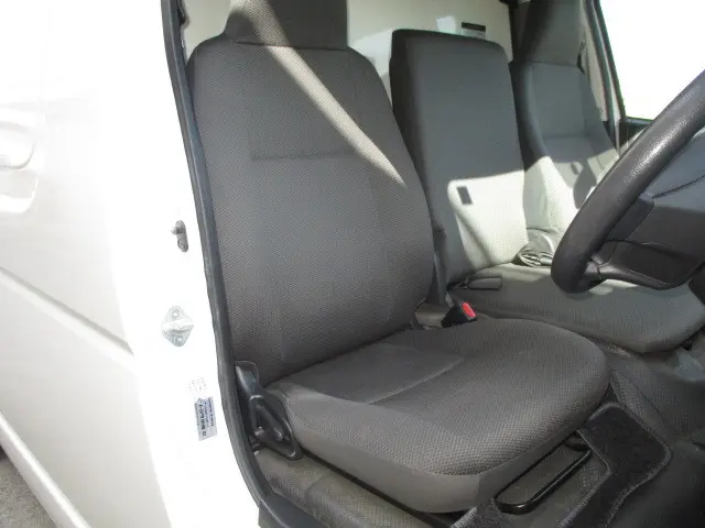 トヨタ ハイエースレジアス QDF-GDH201Vの写真11