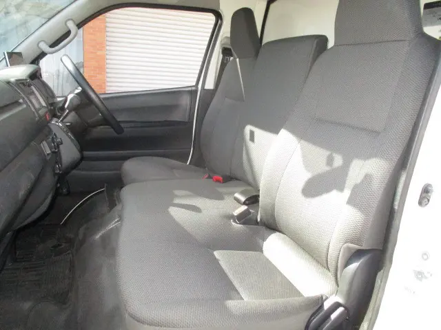 トヨタ ハイエースレジアス QDF-GDH201Vの写真12