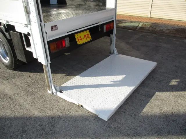 いすゞ エルフ TRG-NKR85A(2WD)の写真4