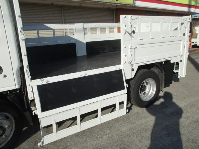 いすゞ エルフ TRG-NKR85A(2WD)の写真7