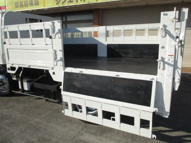 いすゞ エルフ TRG-NKR85A(2WD)の写真8