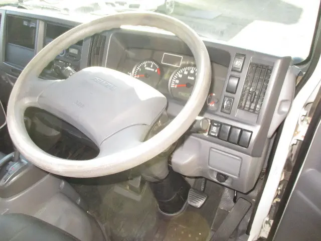 いすゞ エルフ TRG-NKR85A(2WD)の写真16