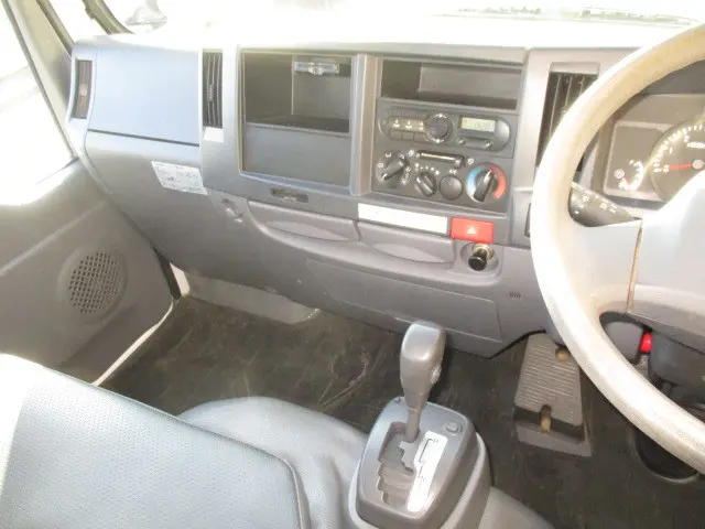 いすゞ エルフ TRG-NKR85A(2WD)の写真17