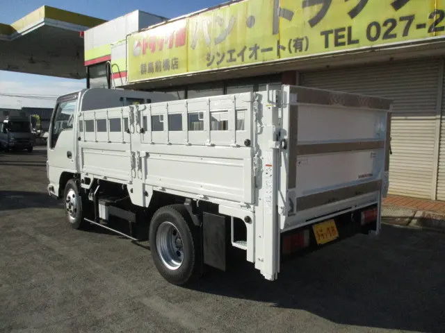 いすゞ エルフ TRG-NKR85A(2WD)の写真32