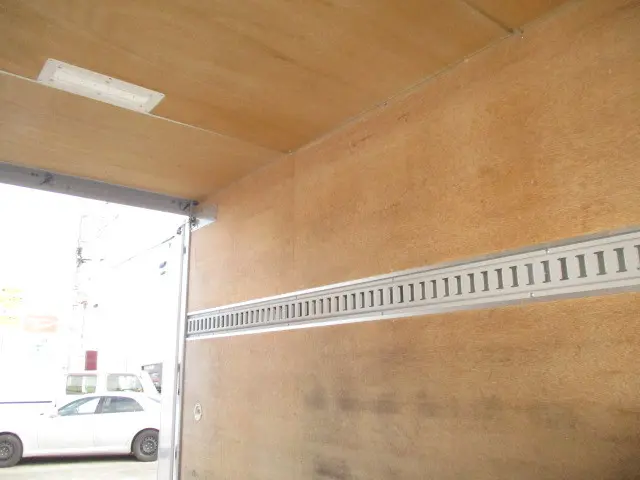 いすゞ エルフ TPG-NHR85AN(2WD)の写真6