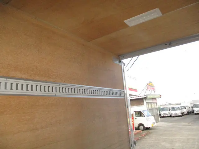 いすゞ エルフ TPG-NHR85AN(2WD)の写真7