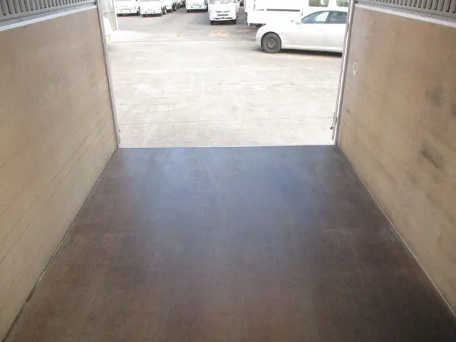 いすゞ エルフ TPG-NHR85AN(2WD)の写真8