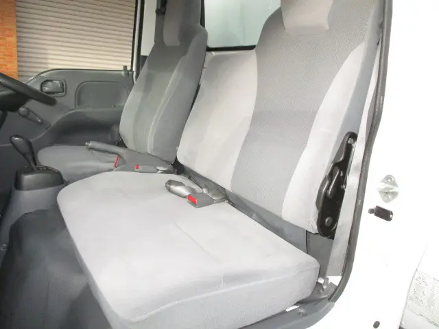 いすゞ エルフ TPG-NHR85AN(2WD)の写真14