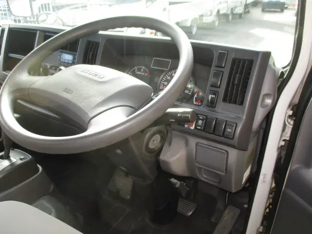 いすゞ エルフ TPG-NHR85AN(2WD)の写真15