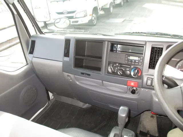 いすゞ エルフ TPG-NHR85AN(2WD)の写真16