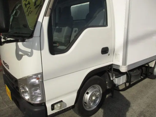 いすゞ エルフ TPG-NHR85AN(2WD)の写真39