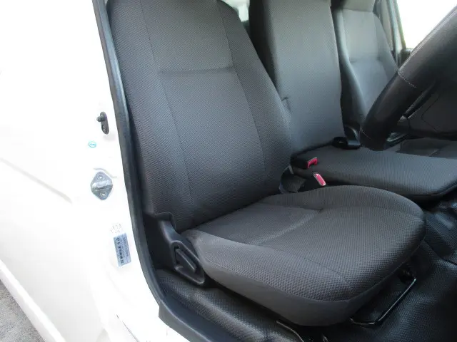 トヨタ ハイエースバン LDF-KDH201V(2WD)の写真14