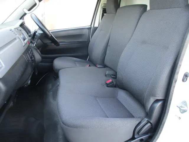 トヨタ ハイエースバン LDF-KDH201V(2WD)の写真15