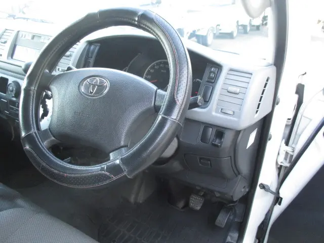 トヨタ ハイエースバン LDF-KDH201V(2WD)の写真16