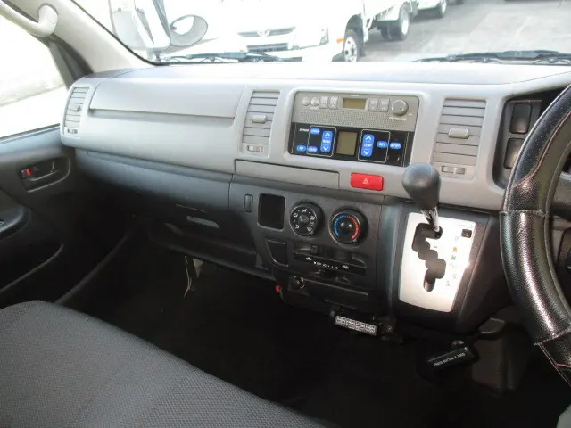 トヨタ ハイエースバン LDF-KDH201V(2WD)の写真17