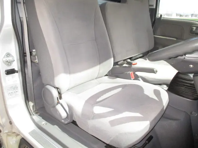 いすゞ エルフ TKG-NHR85A(2WD)の写真8